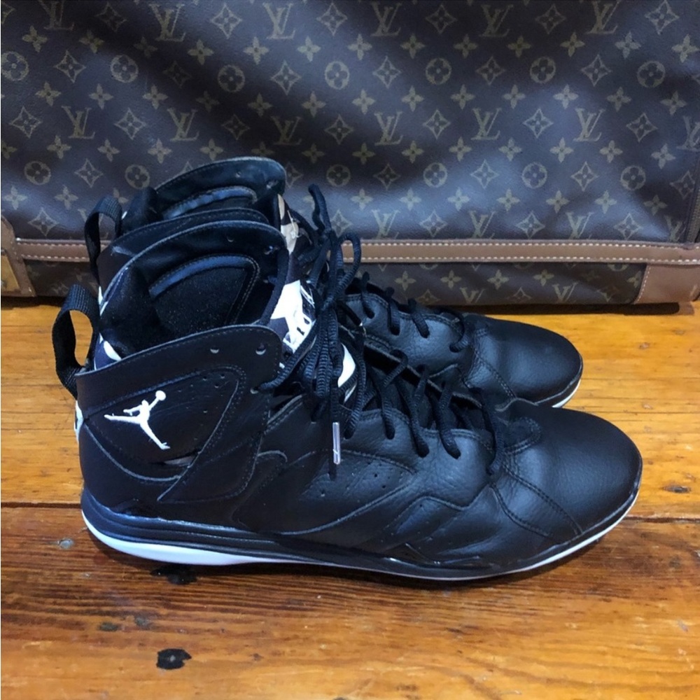 COPY - COPY - Jordan 7 Retro Cleat Oreo 684943-010